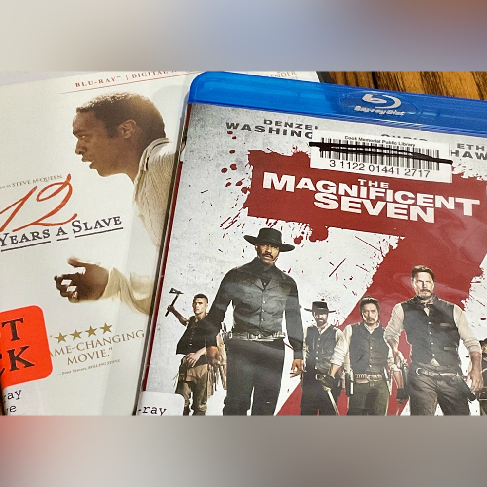 2 movies: 12 YEARS A SLAVE & MAGNIFICENT 7 Blu-ray Discs